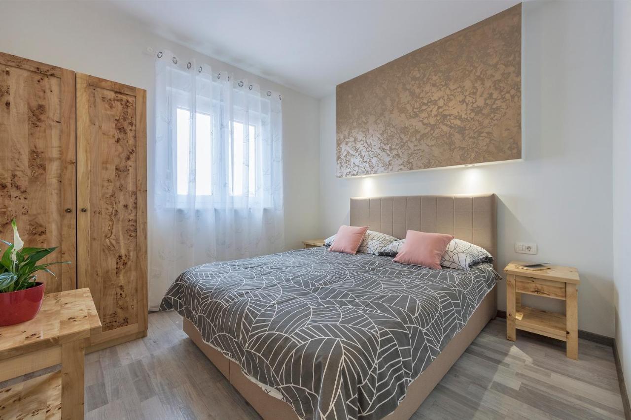 2 Bedroom Apartment Peroj Fažana Eksteriør billede