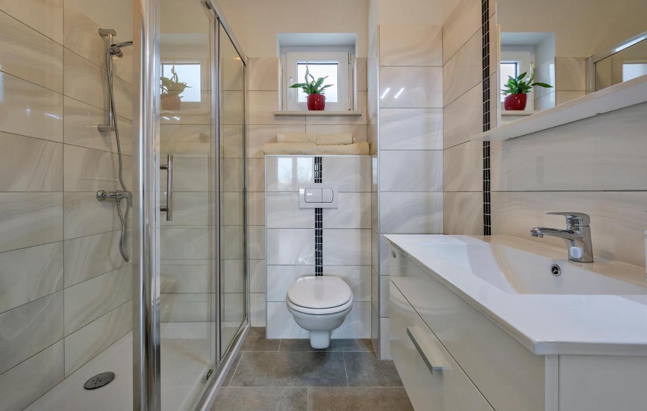 2 Bedroom Apartment Peroj Fažana Eksteriør billede