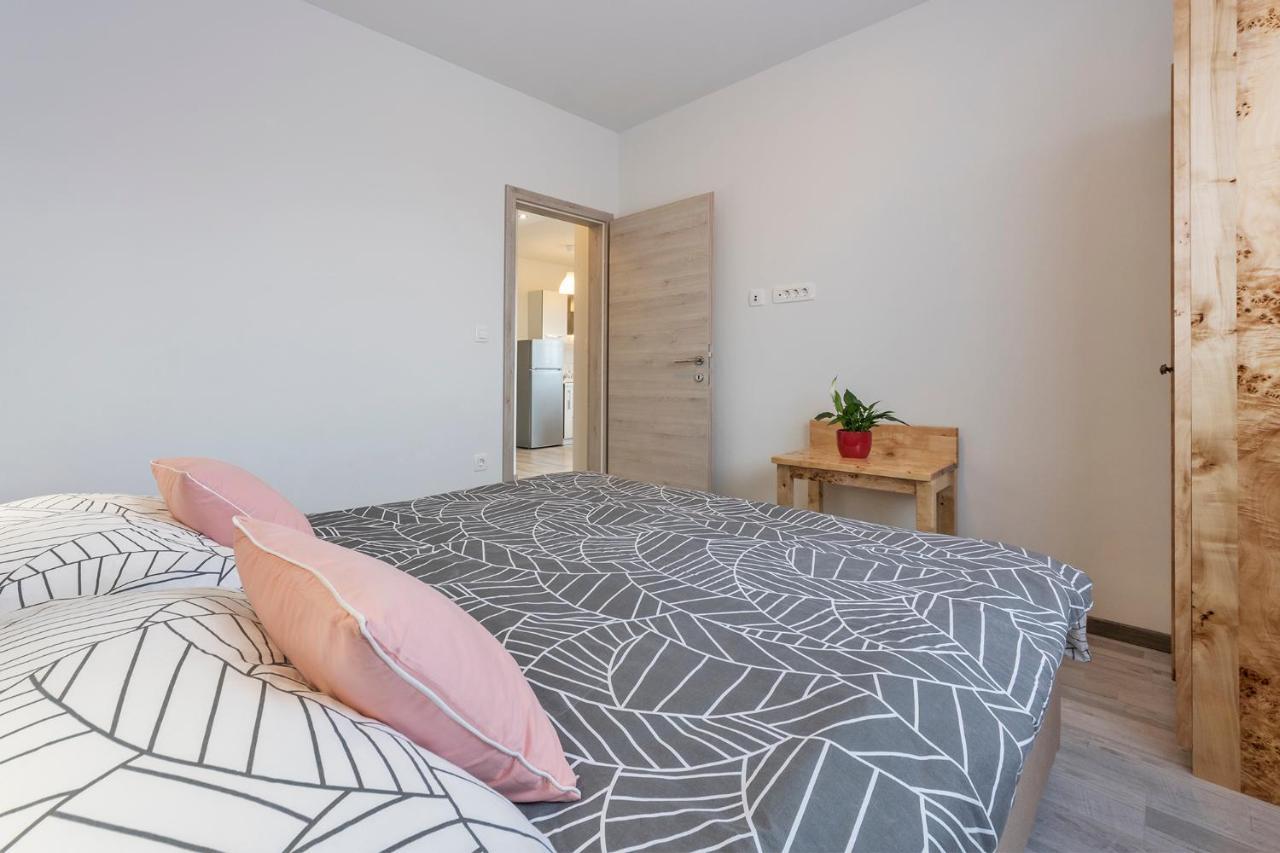 2 Bedroom Apartment Peroj Fažana Eksteriør billede